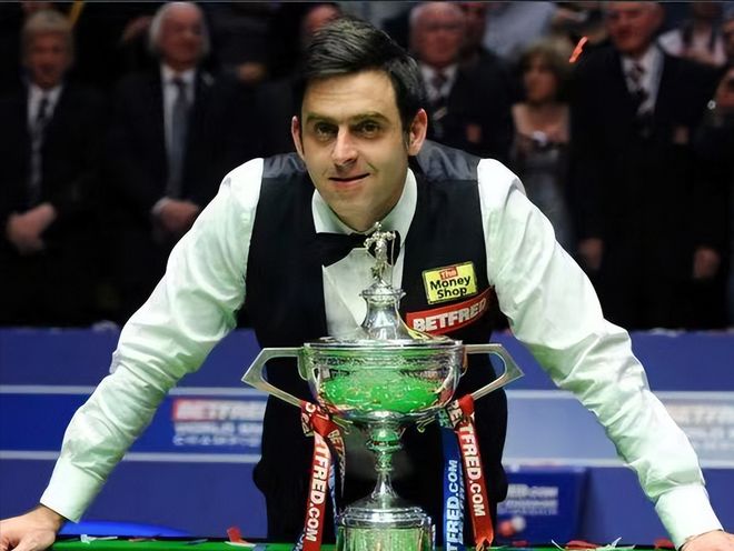 C罗拿续约要挟俱乐部改革：清洗4人+解雇皮奥利 再投入3亿里亚尔